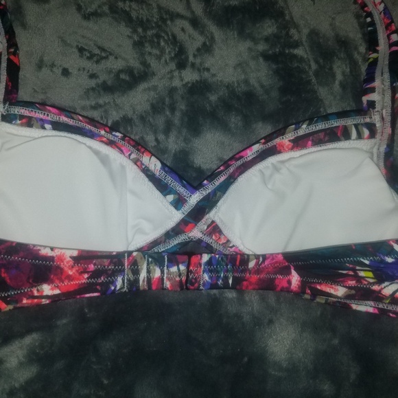 VS Pink bikini top - Picture 2 of 4